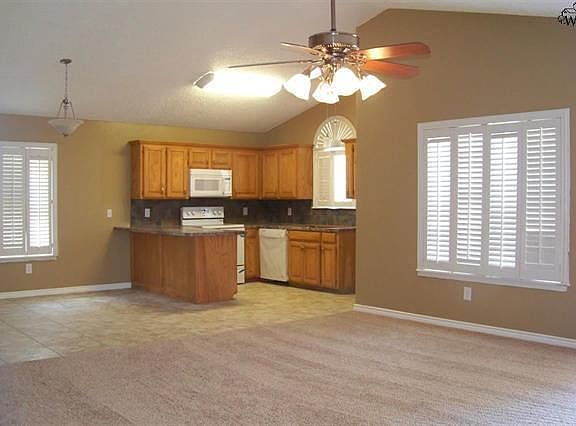 3rd image of 809 E Texas Ave