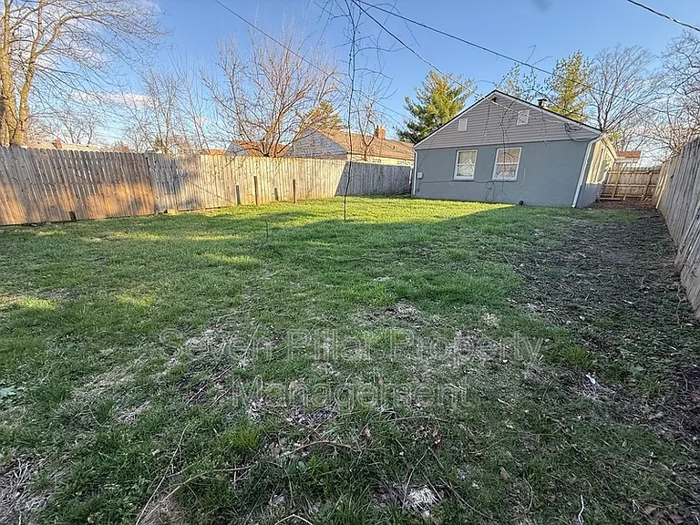 1046 Republic Ave — Photo 2