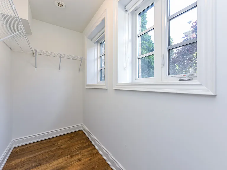 1145 Ossington Ave — Photo 28