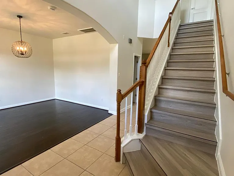 3806 Juniper Hills St — Photo 3