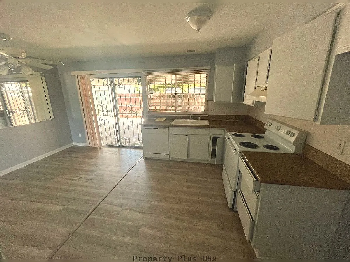2 bed, 2.0 bath, 1008 sqft, $1,350 — Photo 3