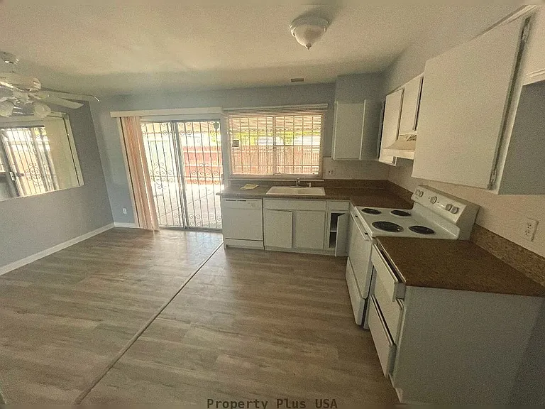 4701 N 26th Ln — Photo 3