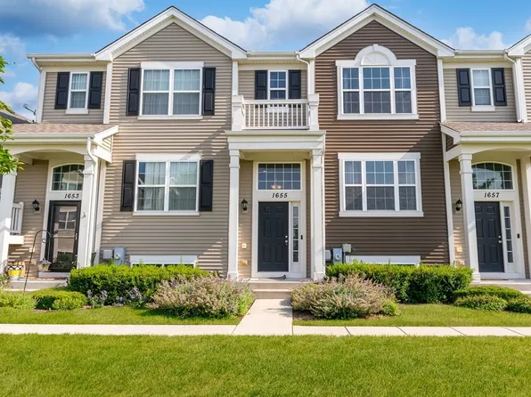 1655 Ruby Dr, Pingree Grove, IL 60140
