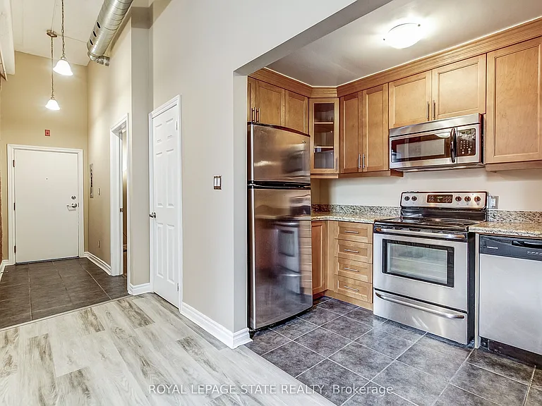 80 King William St #214 — Photo 12
