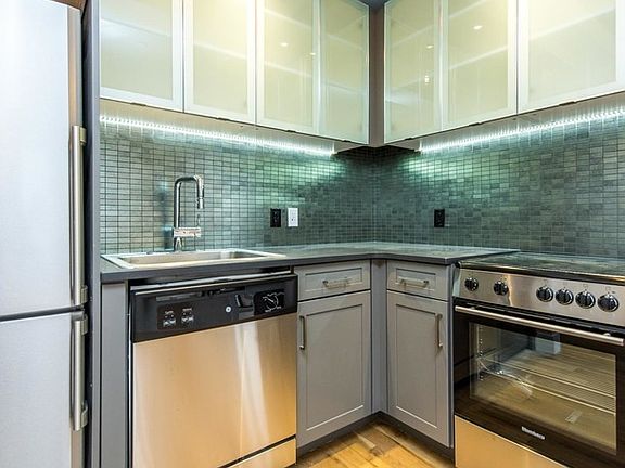 3rd image of 185 Leonard St #4BTY