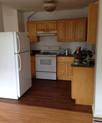 4th image of 117 Stanley Ave APT 1B