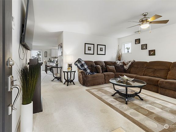 4th image of 20204 47th Avenue E
