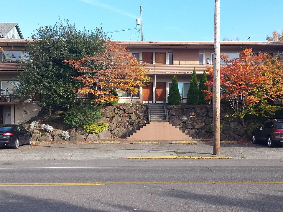 6030 Fauntleroy Way SW #1