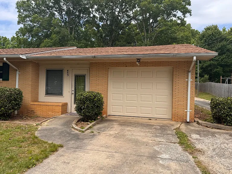 453 Foster St — Photo 27
