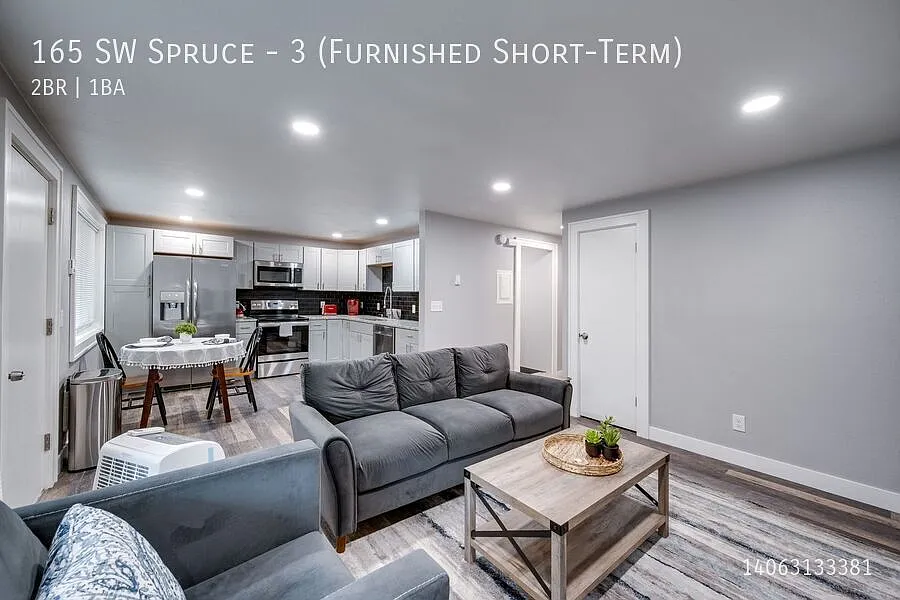 165 SW Spruce St #3