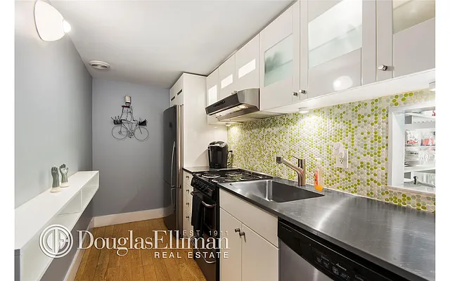 Sold by Douglas Elliman | media 15