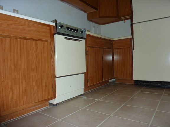 2nd image of 510 14th St APT 105