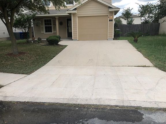 Garage parking and driveway fits 2 cars