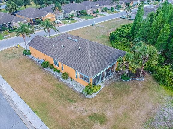3rd image of 1105 Emerald Dunes Dr