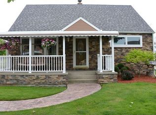 92 E Melcourt Dr, Cheektowaga, NY 14225