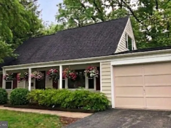 12043 Twin Cedar Ln, Bowie, MD 20715