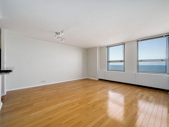 4th image of 2626 N Lakeview Ave APT 4205