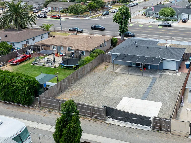 13192 Edwards St — Photo 24