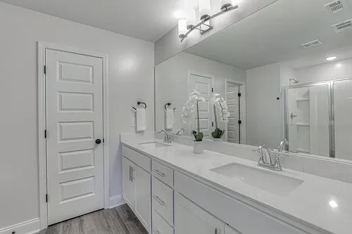 201 Residences — Photo 20