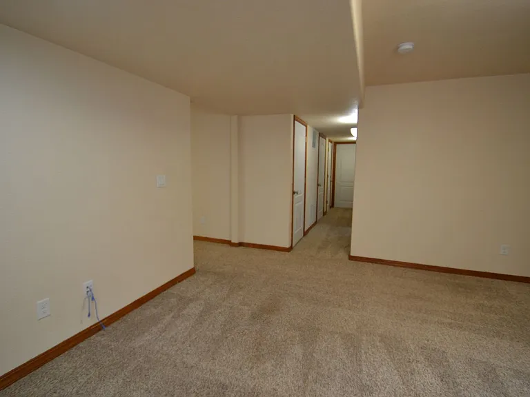 7492 Amberly Dr — Photo 27
