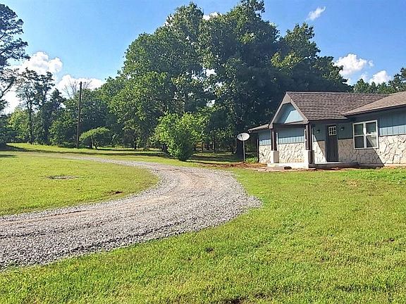 3rd image of 5 Carolyn Dr