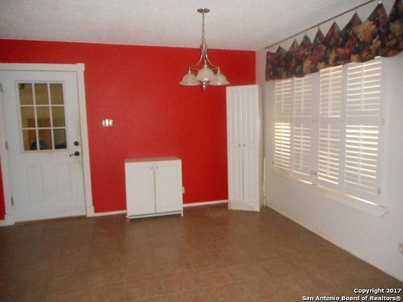 4th image of 512 High Meadow Dr