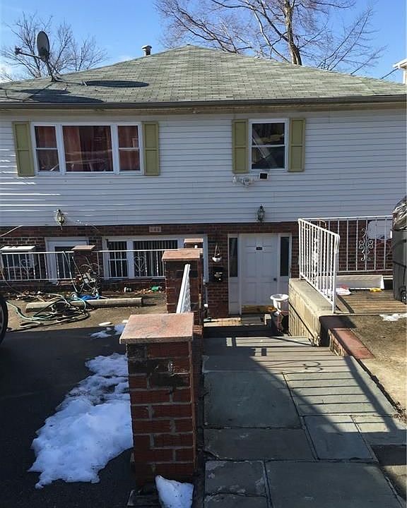 1st image of 165 Bennett Ave #2