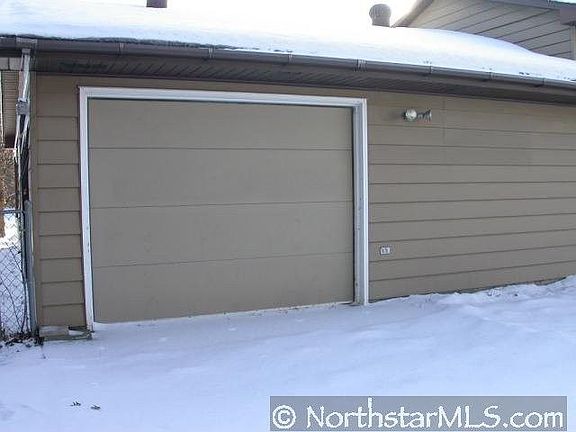 3rd image of 595 Lois Ln