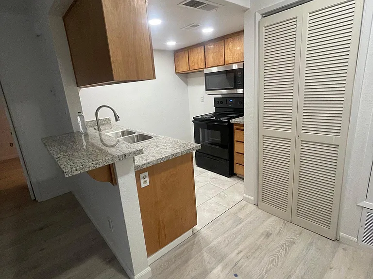 1733 Pyrenees Ave — Photo 9