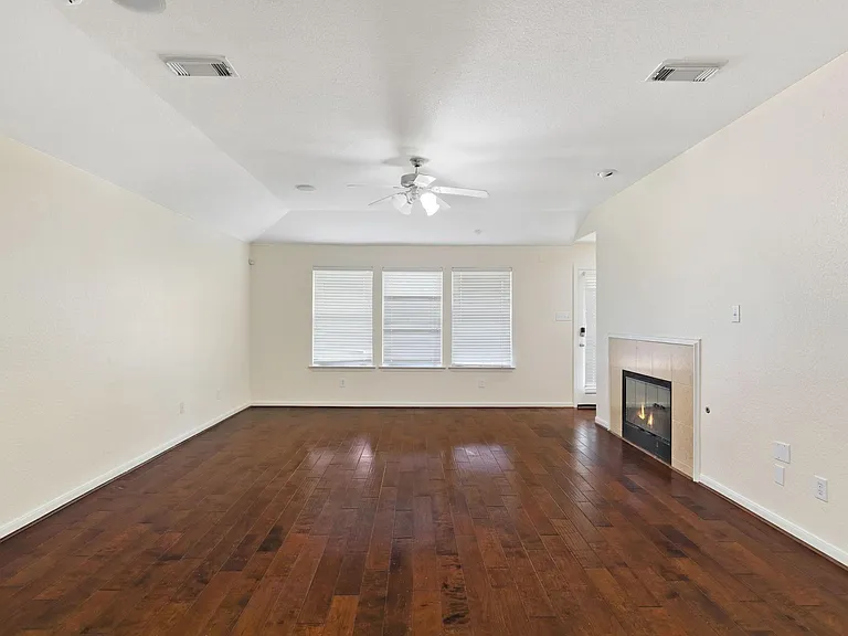 6022 Strong Bank — Photo 13