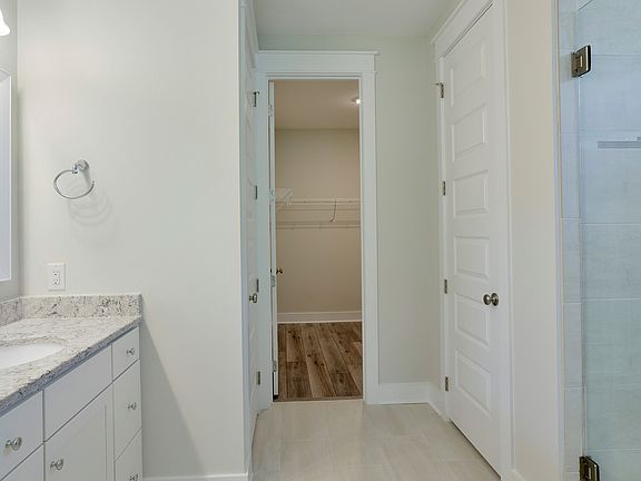 Tranquil owner s bath