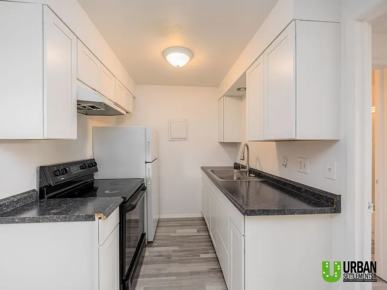 1717 E Mission Ave — Photo 4