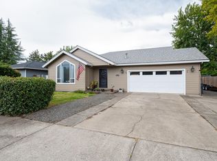 2966 Delta Waters Rd, Medford, OR 97504