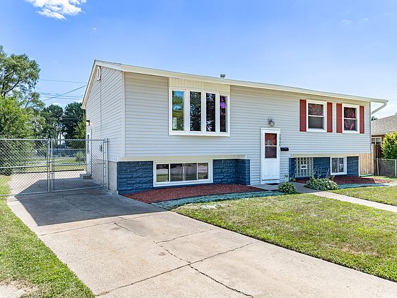 3rd image of 3924 Robinhood Ln
