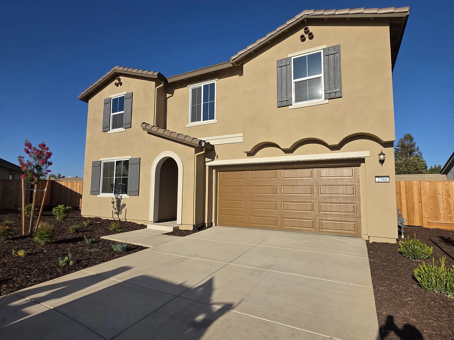 5 bed, 2558 sqft, $3,500 — Photo 2