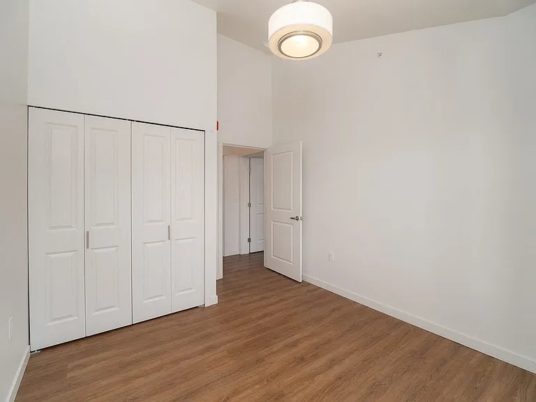 Sunshine Park Apartments — Photo 16