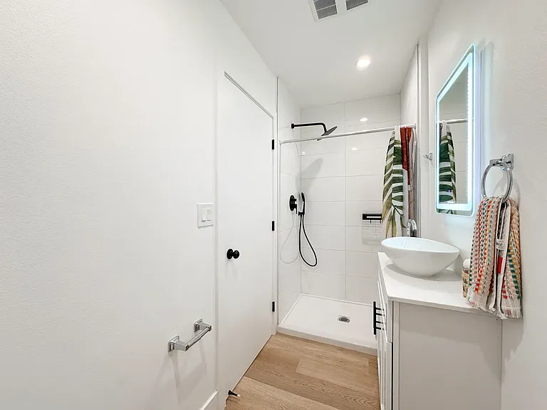 35 1340 1/2 Pl W — Photo 17