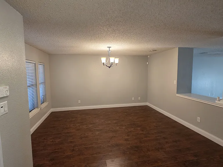 6511 White Oaks Ln — Photo 9