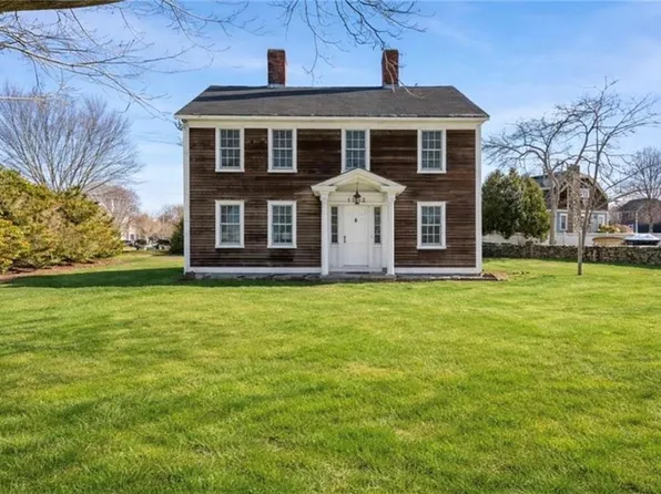 1382 Hope St, Bristol, RI 02809