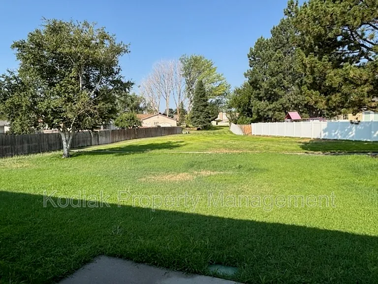 9694 S Stonehaven St — Photo 17