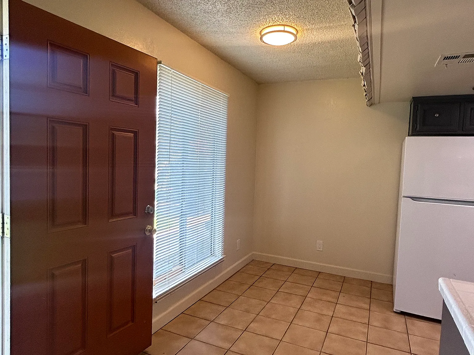 2 bed, 870 sqft, $1,375 — Photo 2