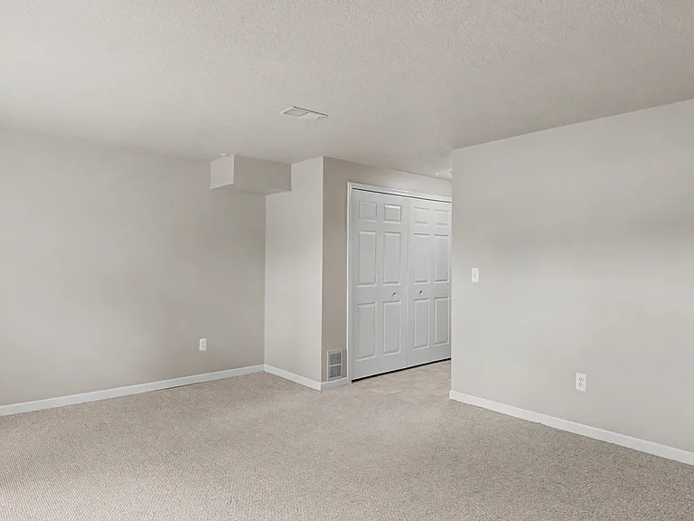 43018 Burlington Dr — Photo 30