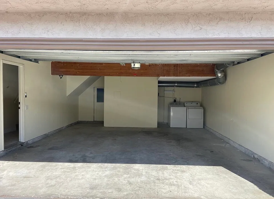 3 bed, 1186 sqft, $3,525 — Photo 3