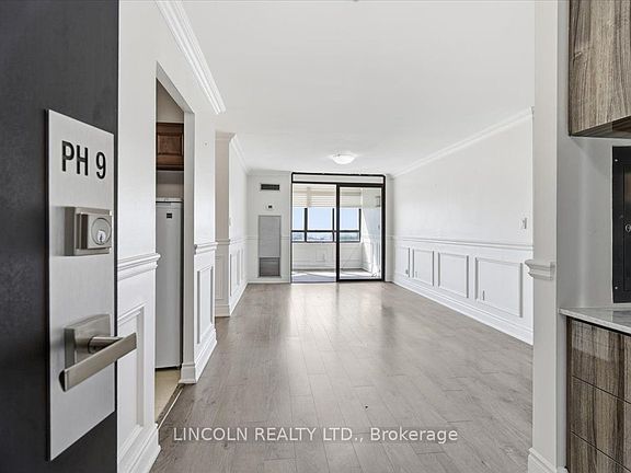 5th image of 55 Bamburgh Cir #Penthouse 09