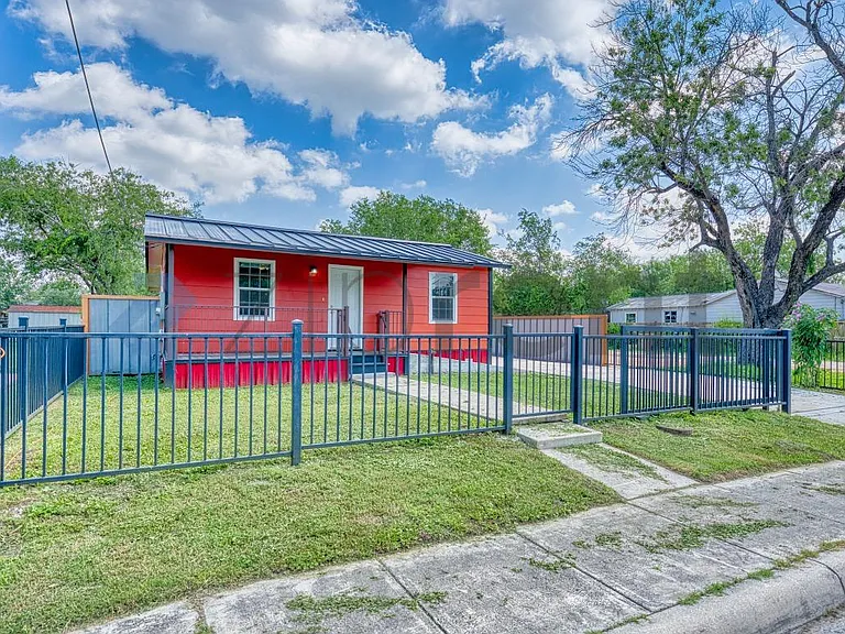 1411 Sanco St — Photo 4
