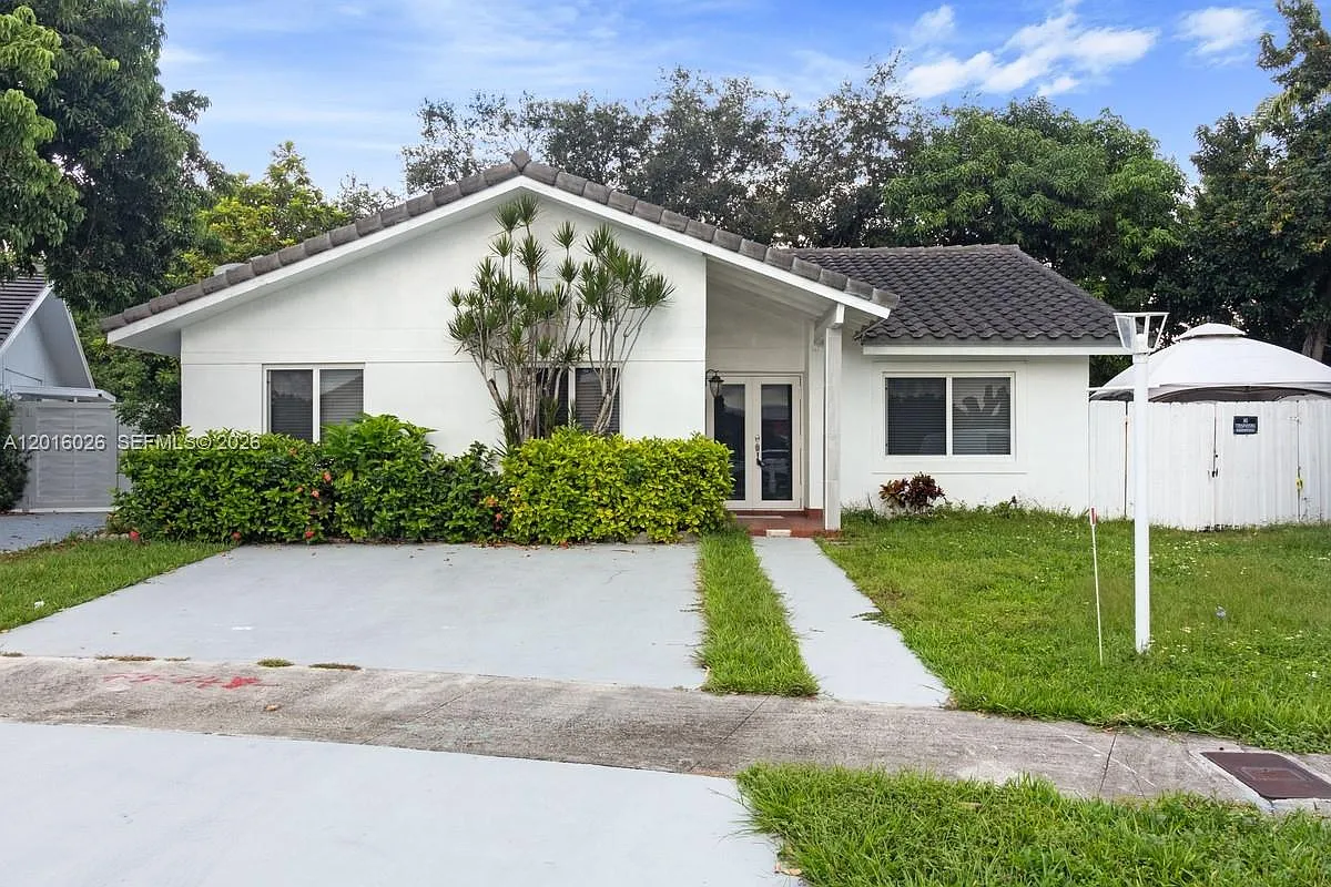 3 bed, 2.0 bath, $3,200 — Photo 1