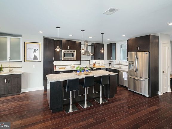 4th image of 1910 Spring Garden St APT 2