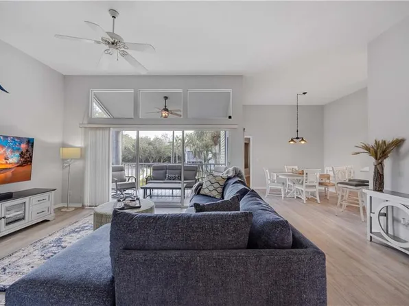 2860 Citrus Lake DR #R204, NAPLES, FL 34109