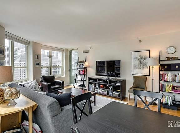5th image of 345 N Lasalle St #2806