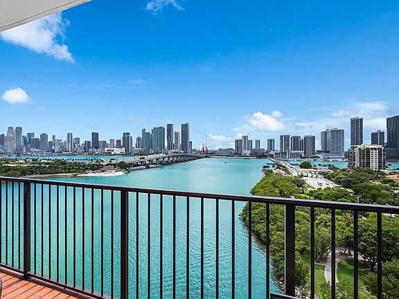 3rd image of 1000 Venetian Way #1108